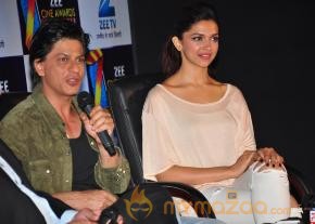 SRK-Deepika At Zee Cine Awards 2013 Announcement photo 24
