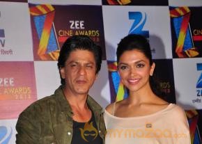 SRK-Deepika At Zee Cine Awards 2013 Announcement photo 22