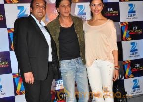 SRK-Deepika At Zee Cine Awards 2013 Announcement photo 7