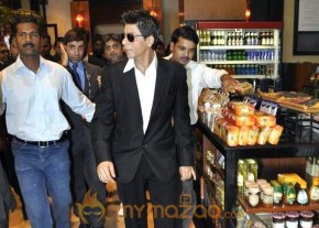 SRK, Katrina and Victoria (Dutch) at FICCI photo 8