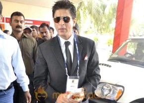 SRK, Katrina and Victoria (Dutch) at FICCI photo 20