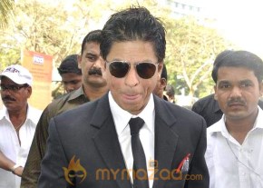 SRK, Katrina and Victoria (Dutch) at FICCI photo 18