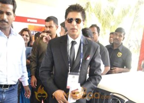 SRK, Katrina and Victoria (Dutch) at FICCI photo 27