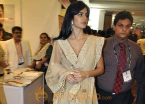 SRK, Katrina and Victoria (Dutch) at FICCI