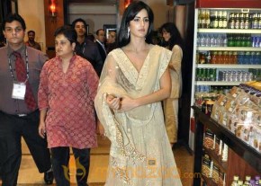 SRK, Katrina and Victoria (Dutch) at FICCI photo 26