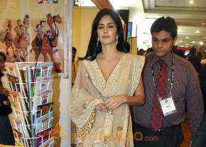 SRK, Katrina and Victoria (Dutch) at FICCI photo 14