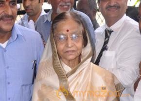 Stars at Dadasaheb Phalke award event  photo 4