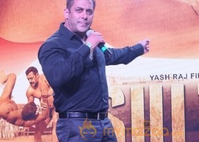 Sultan Hindi Movie Trailer Launch Photos photo 17