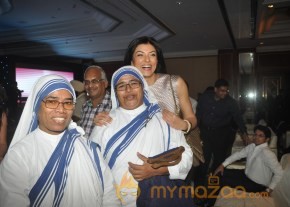 Sushmita Sen At Mother Teresa Memorial Awards photo 53