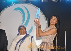 Sushmita Sen At Mother Teresa Memorial Awards photo 30