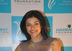 Sushmita Sen At Mother Teresa Memorial Awards photo 50