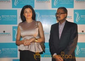 Sushmita Sen At Mother Teresa Memorial Awards photo 12