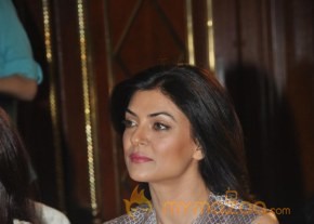 Sushmita Sen At Mother Teresa Memorial Awards photo 14