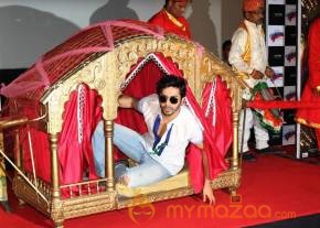 Trailer launch of film Humpty Sharma Ki Dulhania photo 10