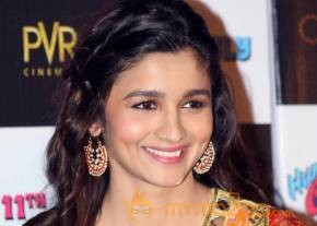 Trailer launch of film Humpty Sharma Ki Dulhania photo 12