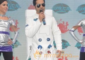 Varun Dhawan Launches Dark Roller Coaster Photos  photo 7