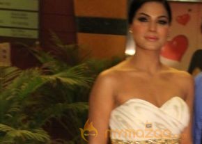 Veena Malik At Ziindagi 5050 Premiere Show  photo 11