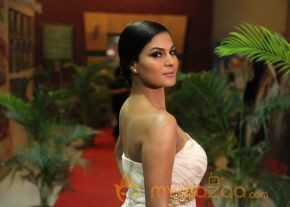 Veena Malik At Ziindagi 5050 Premiere Show 