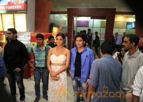 Veena Malik At Ziindagi 5050 Premiere Show  photo 26