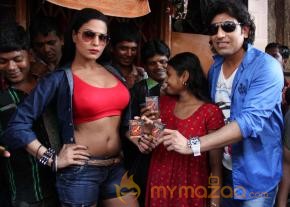 Veena Malik Promoting Their Movie Zindagi 50-50  photo 15