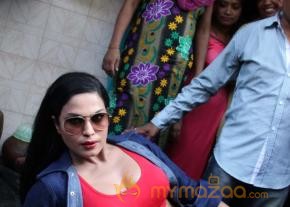 Veena Malik Promoting Their Movie Zindagi 50-50  photo 9