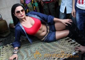 Veena Malik Promoting Their Movie Zindagi 50-50  photo 46