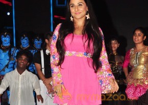 Vidya Balan & Emraan At India's Dancing Superstar  photo 21