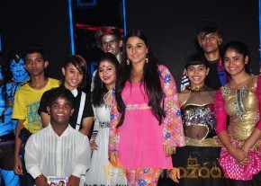 Vidya Balan & Emraan At India's Dancing Superstar  photo 4