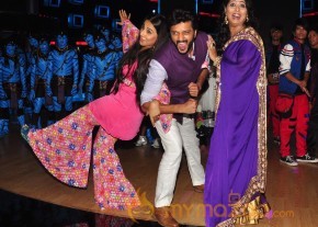 Vidya Balan & Emraan At India's Dancing Superstar  photo 6