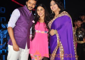 Vidya Balan & Emraan At India's Dancing Superstar  photo 31
