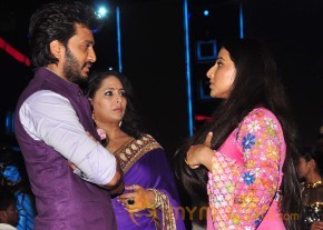 Vidya Balan & Emraan At India's Dancing Superstar  photo 7