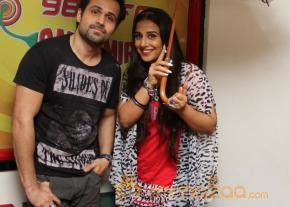  Vidya Balan & Emraan At Radio Mirchi studio   photo 3