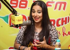  Vidya Balan & Emraan At Radio Mirchi studio   photo 4