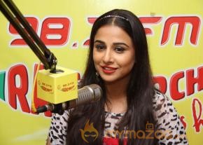  Vidya Balan & Emraan At Radio Mirchi studio  