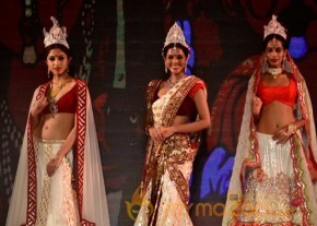 Zareen Khan at Iigj At Iijw 2014 photo 15