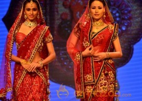Zareen Khan at Iigj At Iijw 2014 photo 21