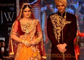 Zareen Khan at Iigj At Iijw 2014 photo 36