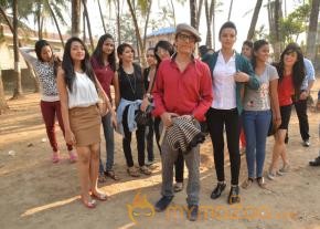 Gun Pe Done Movie Onlocation Photos  photo 10