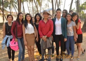 Gun Pe Done Movie Onlocation Photos  photo 5