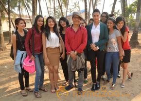Gun Pe Done Movie Onlocation Photos  photo 7