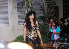John Abraham - Shruthi Hassan on sets of Welcome Back   photo 10