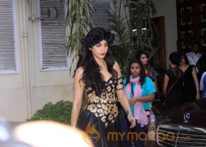 John Abraham - Shruthi Hassan on sets of Welcome Back   photo 8