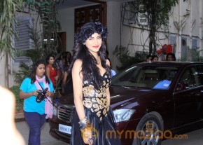 John Abraham - Shruthi Hassan on sets of Welcome Back