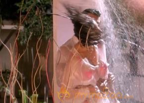 Karan Singh romance with Daisy Shah hot photos photo 43