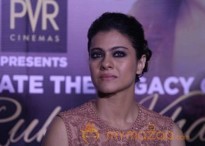 SRK And Kajol At Sneak Preview Show Of Dilwale photo 15