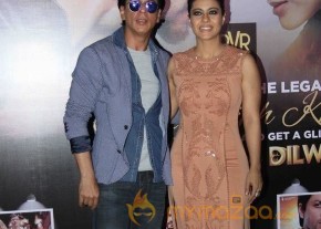 SRK And Kajol At Sneak Preview Show Of Dilwale photo 17
