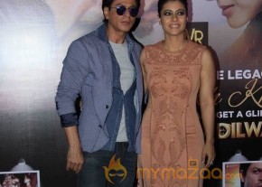SRK And Kajol At Sneak Preview Show Of Dilwale photo 5
