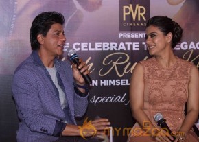 SRK And Kajol At Sneak Preview Show Of Dilwale photo 7