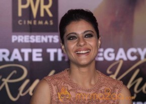 SRK And Kajol At Sneak Preview Show Of Dilwale photo 37