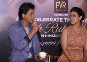 SRK And Kajol At Sneak Preview Show Of Dilwale photo 18